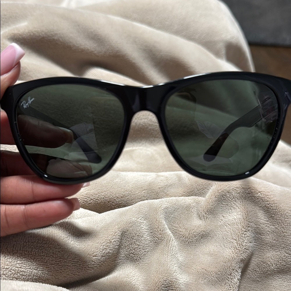 Ray-Ban Black Sunglasses Classic Wayfarer Style